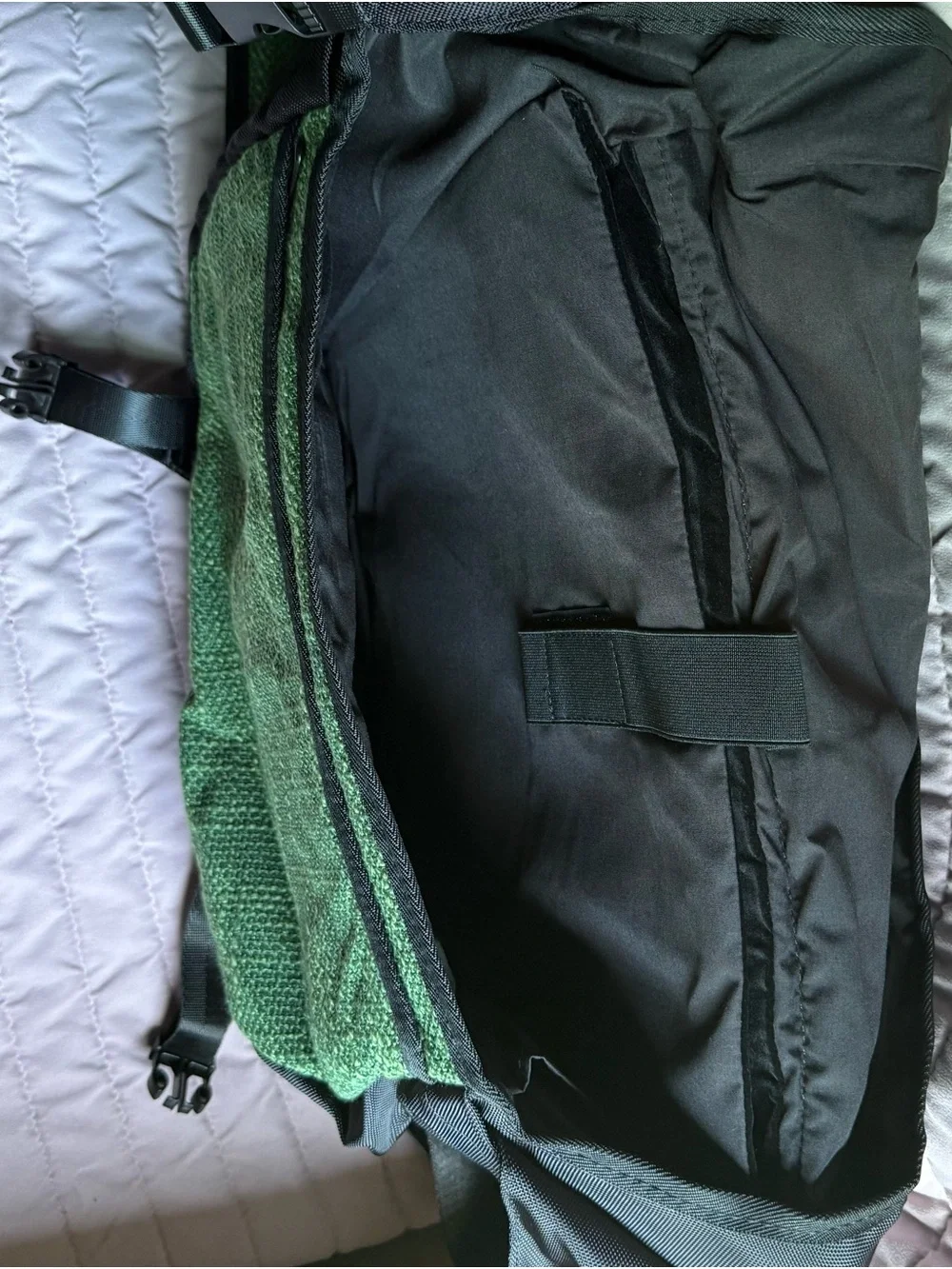N/A green messenger